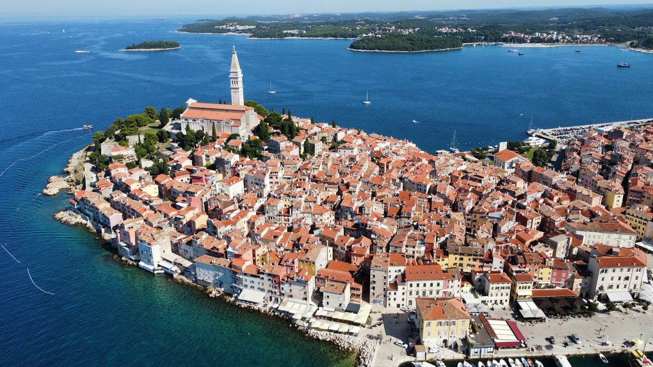 Luftaufnahme der Altstadt von Rovinj in Istrien